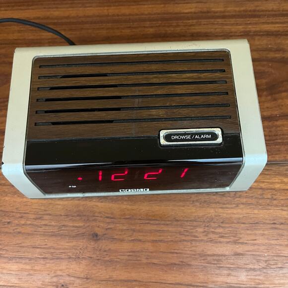 Vintage Cosmo LED Digital Alarm Clock Model E-701 - Picture 3 of 11